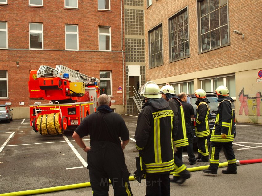 Feuer Koeln Kalk Kantstr P392.JPG